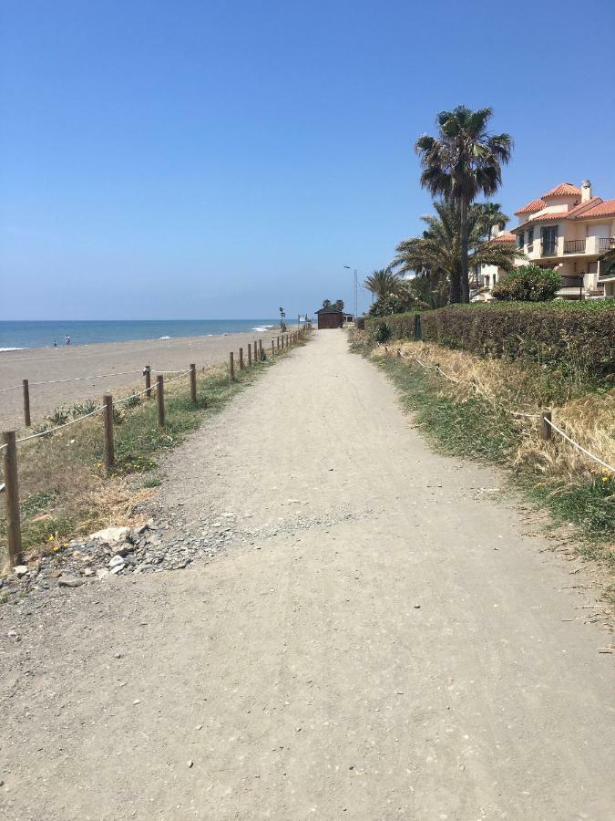 Апартаменты Apartamento Atico A 50 Metros De La Playa Will Ринкон-де-ла-Викториа Экстерьер фото